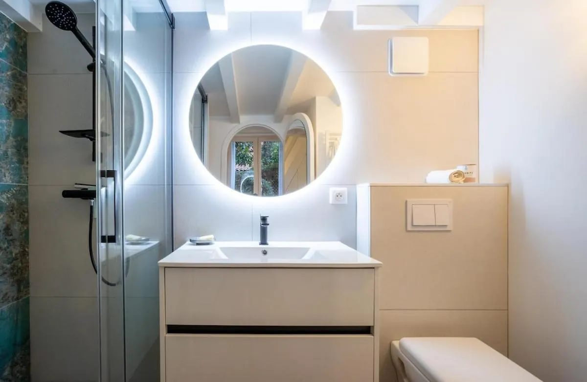 Studio 3 Personnes Avec Terrasse 50 M De La Grande Plage Biarritz Surf Apartment