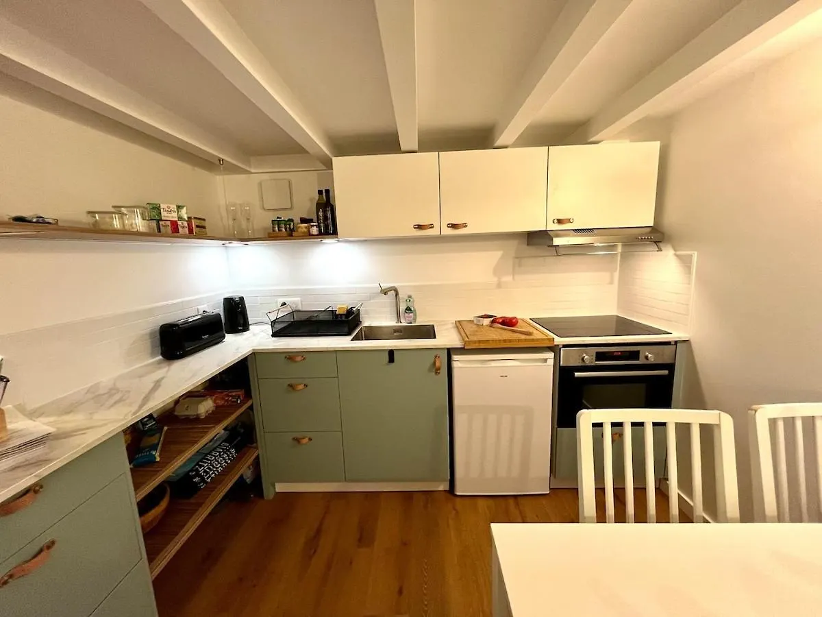 Studio 3 Personnes Avec Terrasse 50 M De La Grande Plage Biarritz Surf Apartment