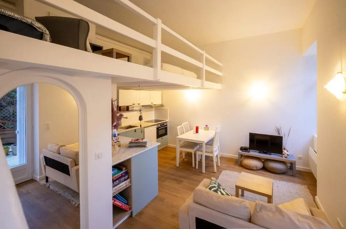 Studio 3 Personnes Avec Terrasse 50 M De La Grande Plage Biarritz Surf 0*,  France